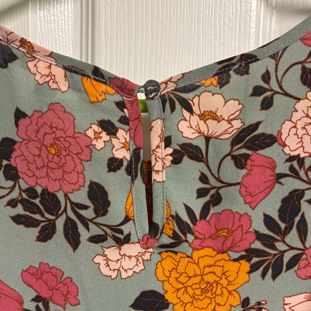 DR2 Floral Ruffle Sleeve Blouse in Green and Pink - Picture 6 of 7